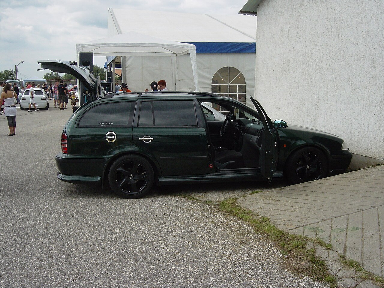 Škoda Octavia Combi, универсал на улице.